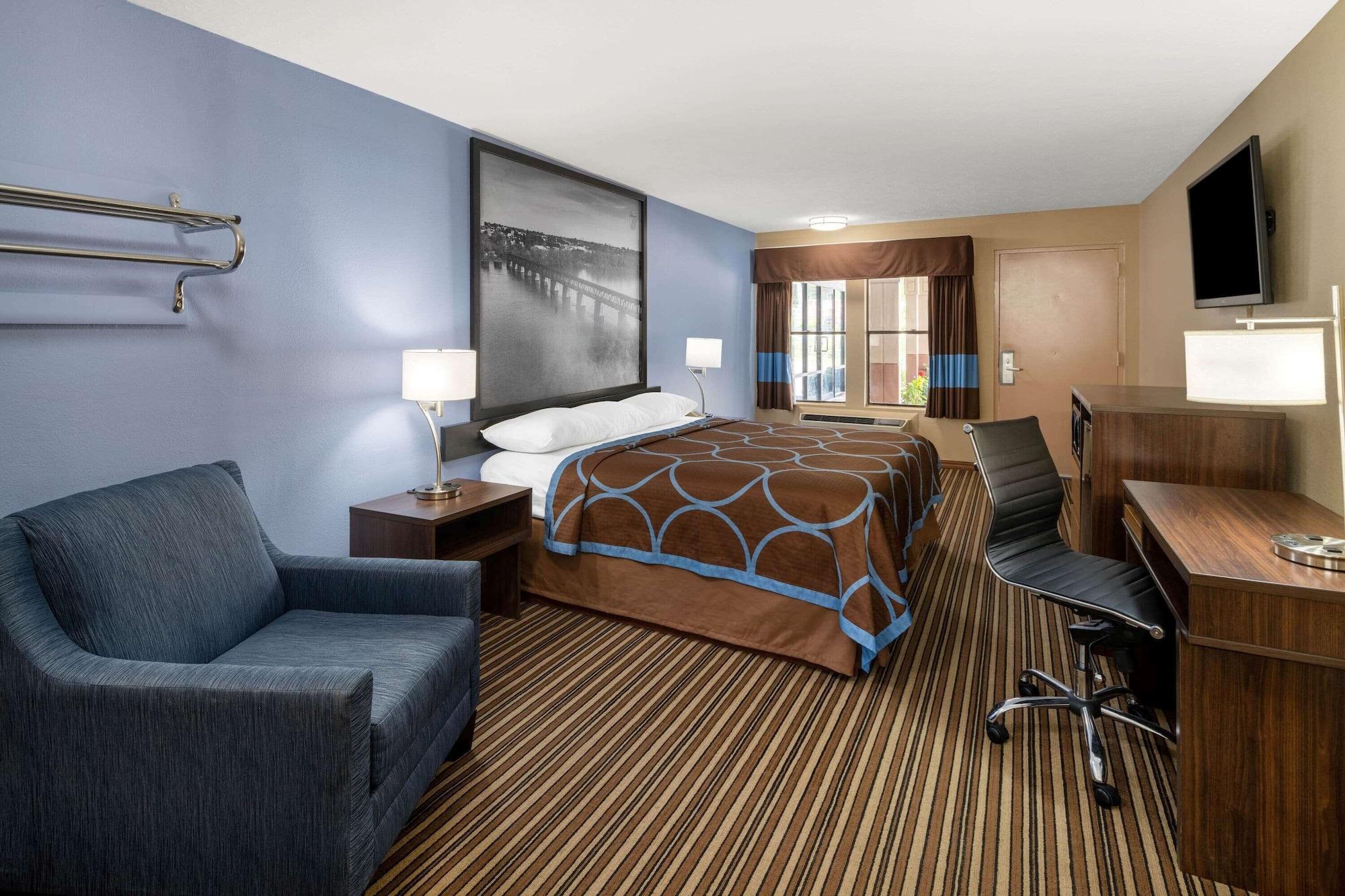 Super 8 by Wyndham Gadsden AL Hotel Eksteriør billede