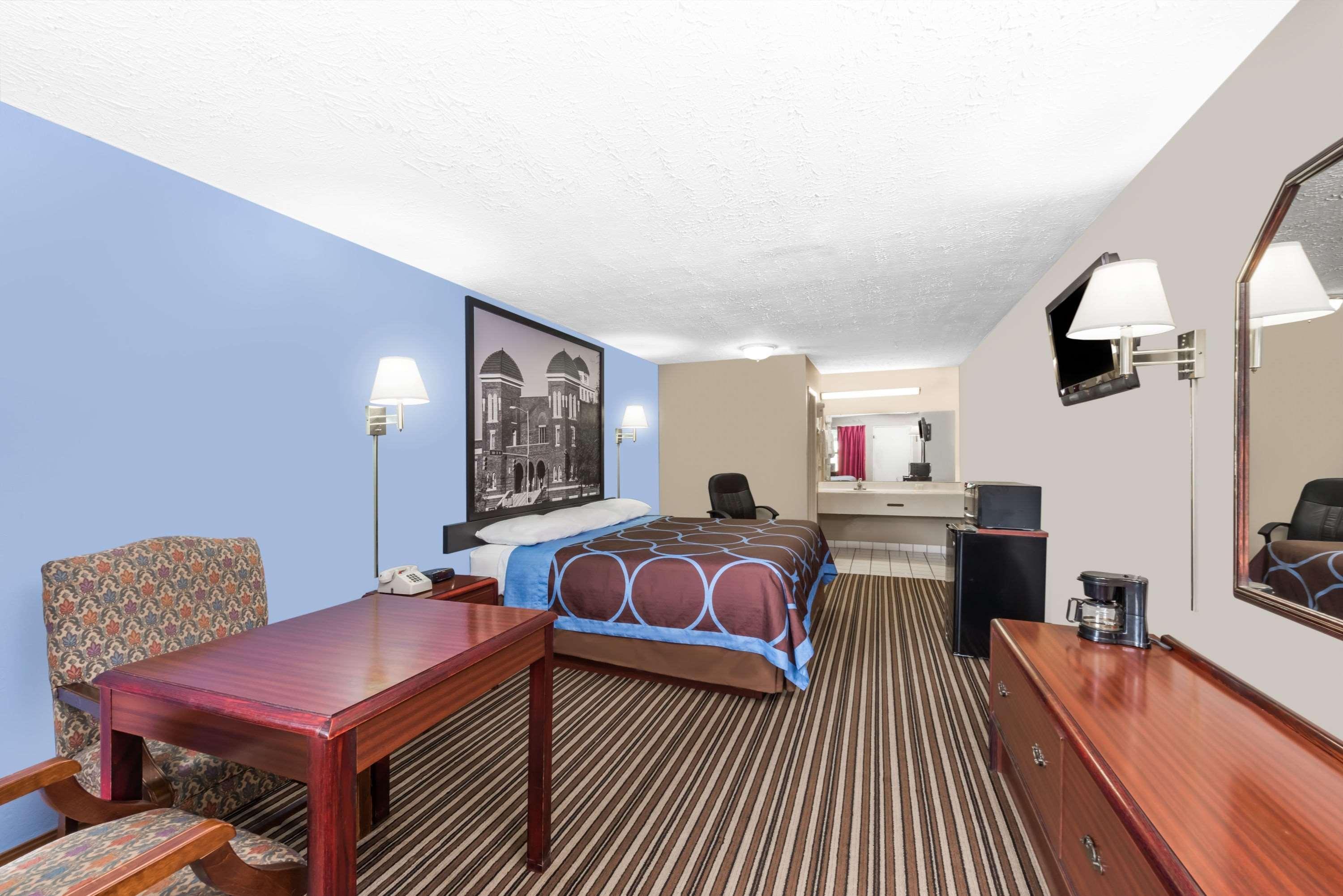 Super 8 by Wyndham Gadsden AL Hotel Eksteriør billede