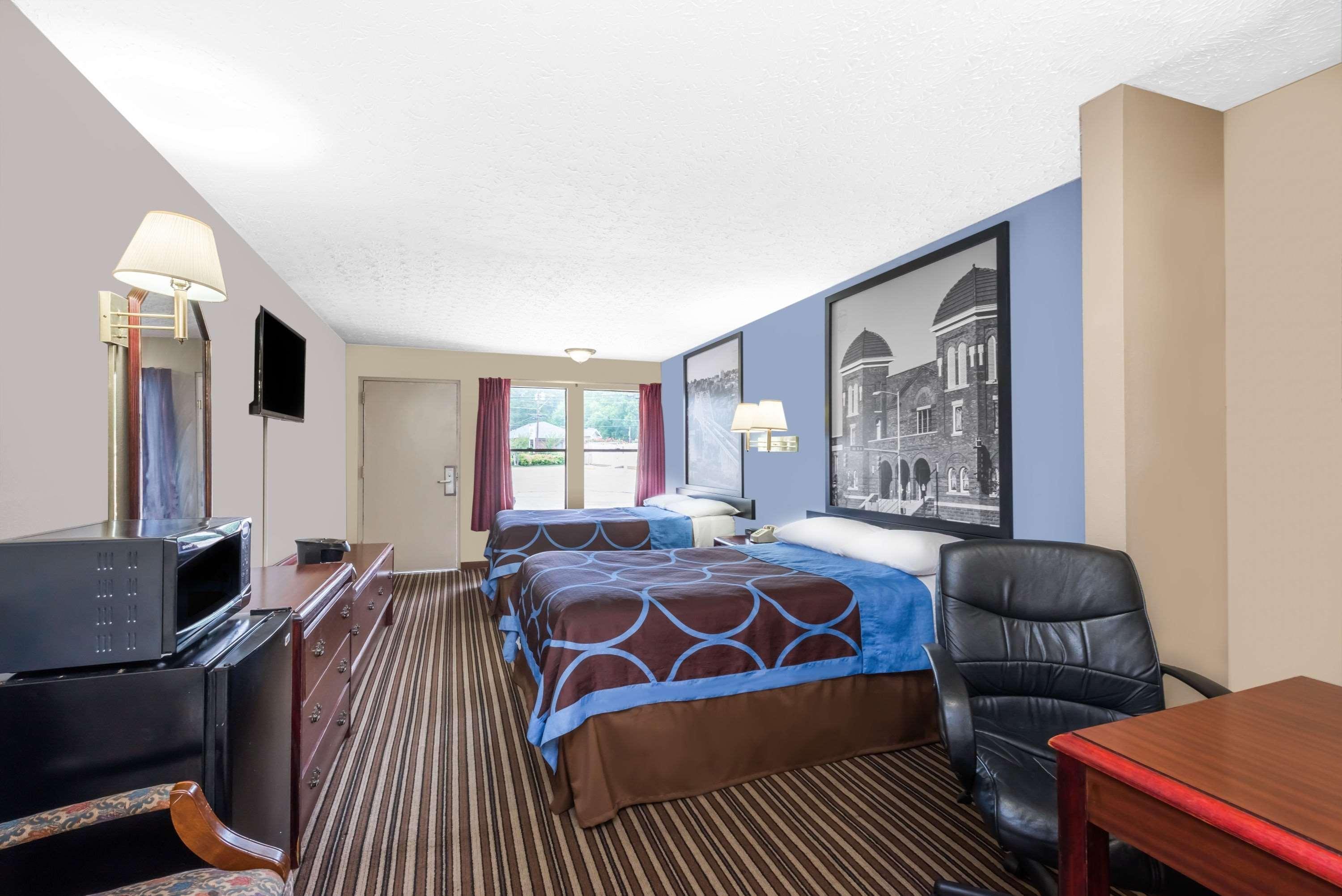 Super 8 by Wyndham Gadsden AL Hotel Eksteriør billede